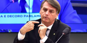 Fala de Bolsonaro sobre cocô repercute na França