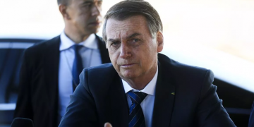 Em tom de ameaça, Bolsonaro anuncia fim da imprensa