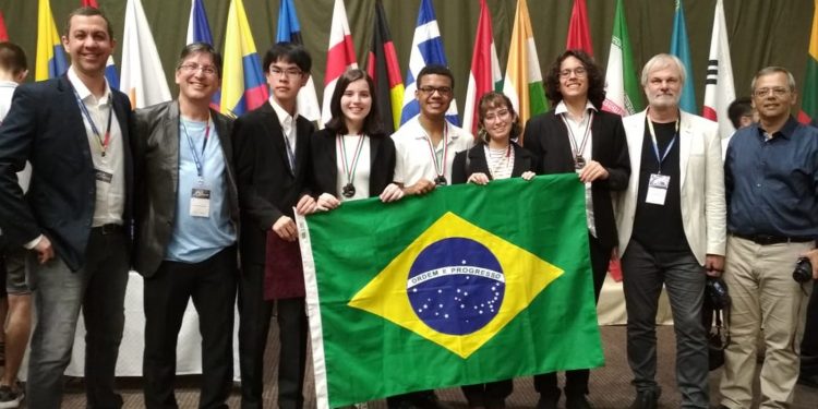 Brasil leva três medalhas de bronze na Olimpíada Internacional de Astronomia e Astrofísica