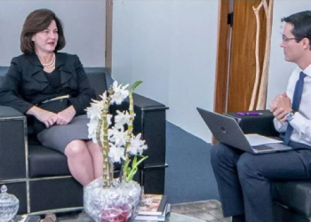 Deltan pediu socorro a Dodge, mas ela foi evasiva