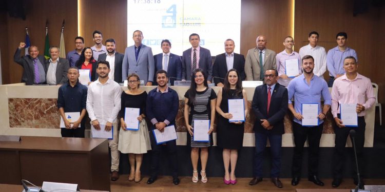 Osmar Filho empossa aprovados em concurso público da Câmara de São Luís