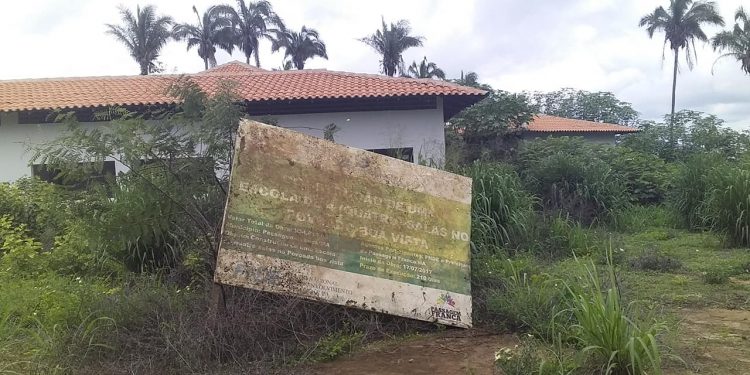 UMA GRANDE CONSTRUÇÃO ESTA ABANDONADA NO POVOADO BOA VISTA EM PASSAGEM FRANCA -MA