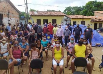 Marinho e Rubens Jr no corpo a corpo na Aurora