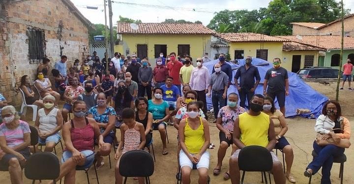 Marinho e Rubens Jr no corpo a corpo na Aurora