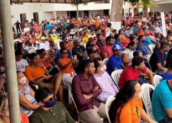 Lelé Arouche provoca aglomeração e desrespeita medidas contra o coronavírus em São Vicente Férrer