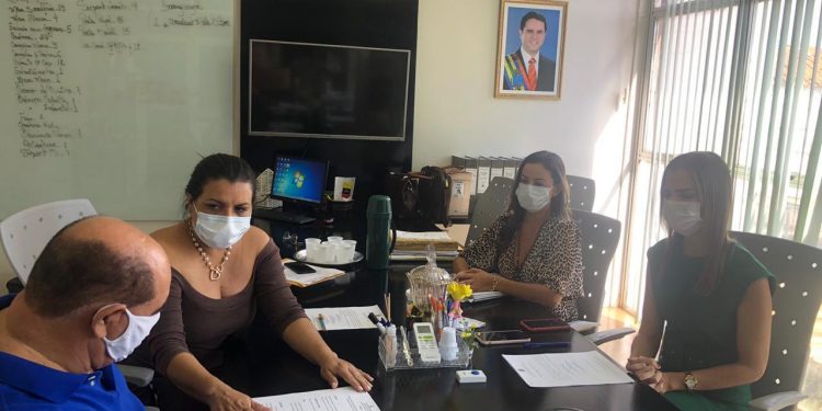 Semus. Três mulheres apolíticas unidas pelo mesmo propósito: o de fazer o bem ao próximo