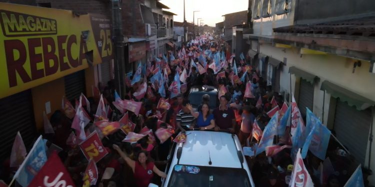 Drª Maria Félix é aclamada pelo povo de Cajari