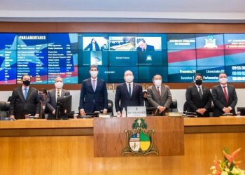 Osmar Filho prestigia posse na Alema e ressalta equilíbrio entre os Poderes