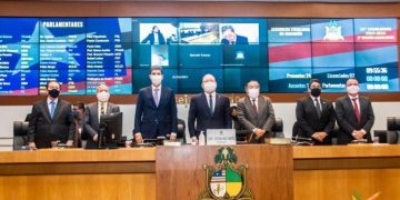 Osmar Filho prestigia posse na Alema e ressalta equilíbrio entre os Poderes