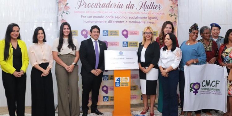 OSMAR FILHO PARABENIZA MULHERES MARANHENSES E CELEBRA AUMENTO DA BANCADA FEMININA NA CÂMARA DE SÃO LUÍS