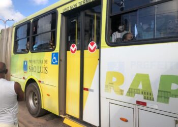 A ineficácia da SMTT no atendimento das ocorrências de trânsito gera fila quilométrica na Área Itaqui Bacanga.