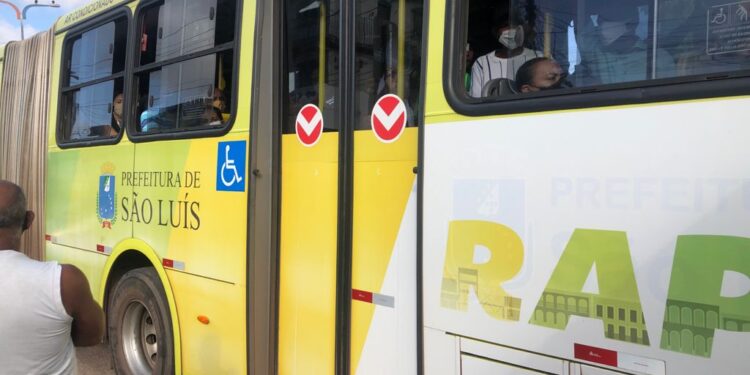 A ineficácia da SMTT no atendimento das ocorrências de trânsito gera fila quilométrica na Área Itaqui Bacanga.