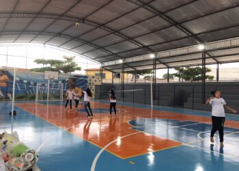 Inaugurada quadra poliesportiva que homenageia professora Zulmira Pereira