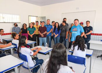 GOVERNO REALIZA MUTIRÃO DE SAÚDE, ENTREGA ESCOLA DIGNA E VISTORIA PAVIMENTAÇÃO DE VIAS EM SANTO AMARO