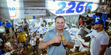 Umbelino Junior inaugura comitê com grande adesivaço e movimenta a capital