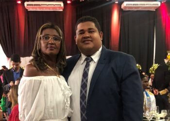 Novos comendadores Tia e sobrinho são homenageados pelos vereadores Astro de Ogum e Ribeiro Neto