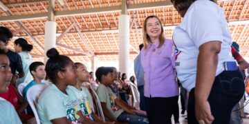 Procuradoria da Mulher da Alema apresenta cartilha sobre direitos femininos à comunidade do Maiobão