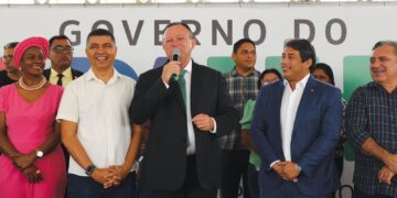 Osmar Filho acompanha Carlos Brandão em entrega de equipamentos para fortalecer a agricultura familiar do estado