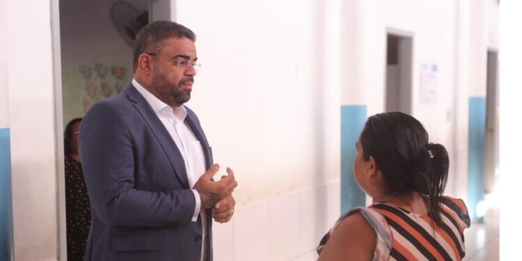 Após visita de Paulo Victor, Prefeitura restabelece energia de escola na Vila Luizão