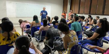 Candidato Fernando Carvalho percorre a UFMA para apresentar propostas na corrida eleitoral para reitoria