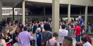 Fernando Carvalho lança candidatura a reitor da UFMA no Hall do CCET com a presença de docentes, discentes, técnicos e colaboradores.