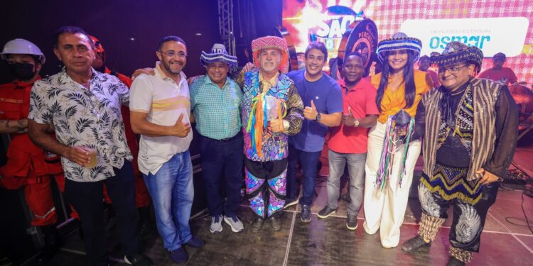 “São João na Praça”, promovido por Osmar Filho, reuniu uma multidão no São Francisco