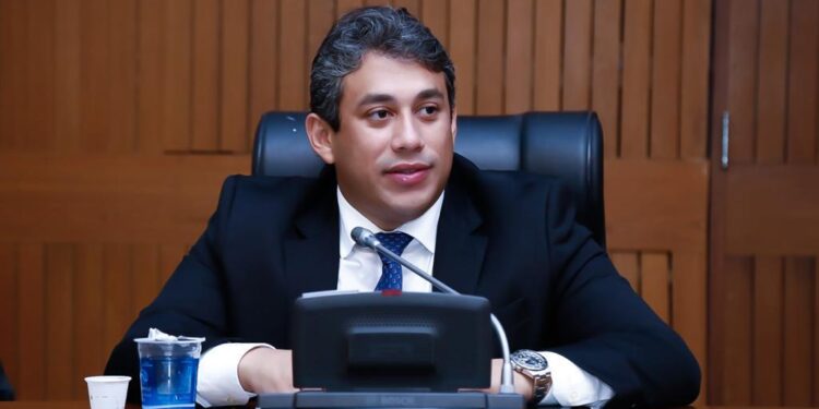 Sancionada lei do deputado Osmar Filho que incentiva produção e consumo de coco babaçu