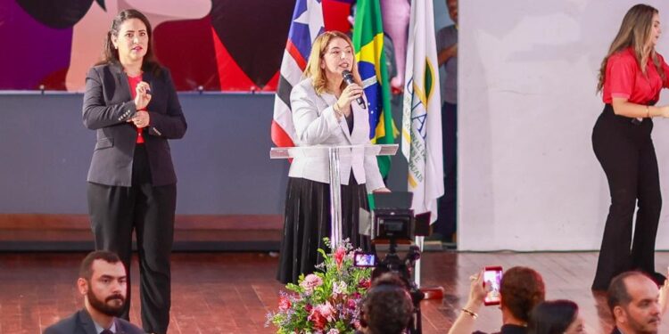 Mulheres de todo o país debatem fortalecimento da presença feminina nos espaços de poder