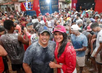Deputado Osmar Filho realiza Carnaval Lava-pratos no bairro do São Francisco