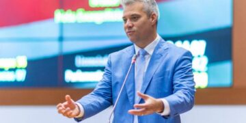 Aprovados dois projetos de lei de Neto Evangelista em prol da comunidade autista