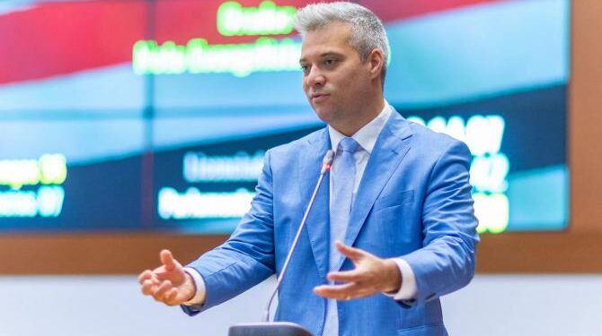 Aprovados dois projetos de lei de Neto Evangelista em prol da comunidade autista