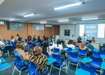 Iracema Vale participa da Semana Brasileira e Jornada Maranhense de Enfermagem