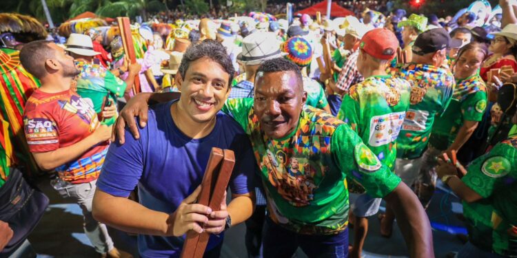 Osmar Filho realiza mais uma edição do “São João na Praça” no bairro do São Francisco