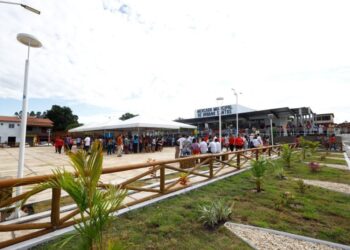 Em Urbano Santos, Iracema Vale comemora entrega de trecho da estrada que liga a cidade a Barreirinhas