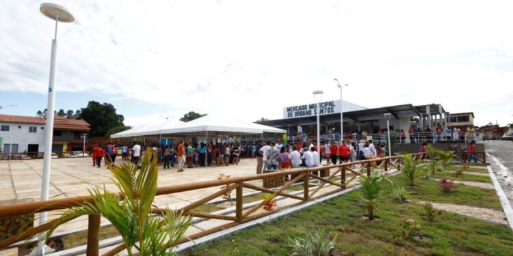 Em Urbano Santos, Iracema Vale comemora entrega de trecho da estrada que liga a cidade a Barreirinhas