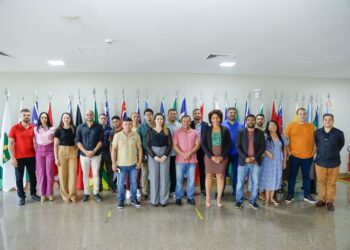 Acadêmicos de Direito visitam instalações da Alema