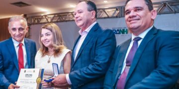 Iracema Vale recebe mais alta honraria da Polícia Civil do Maranhão