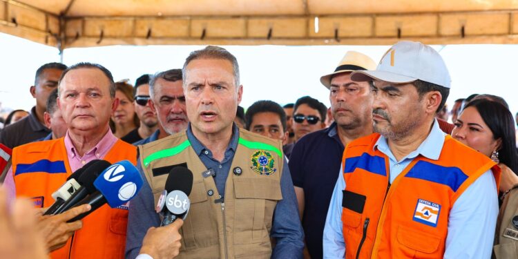 Em coletiva de imprensa, ministro dos Transporte anuncia cerca de R$ 150 milhões para reconstrução da ponte que liga o Maranhão ao Tocantins