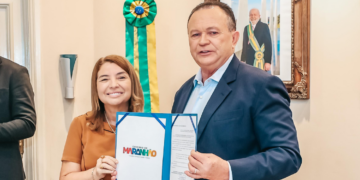 Iracema Vale participa da assinatura de MP que reajusta salário dos professores da educação básica Governador Carlos Brandão