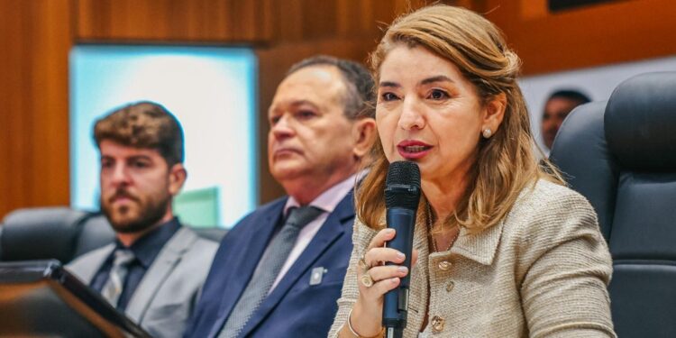 Iracema Vale destaca comemorações pelos 190 anos da Assembleia na abertura do Ano Legislativo