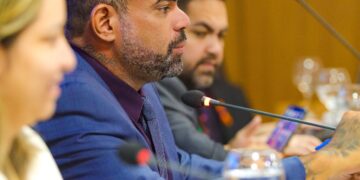 Paulo Victor garante urgência na votação de projeto que prevê transporte por aplicativo durante greve de ônibus