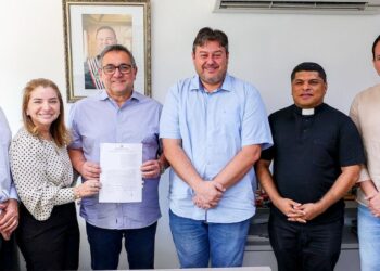 Iracema Vale participa de assinatura do ‘Mutirão Rua Nova’, que beneficiará Buriti, Belágua e Urbano Santos