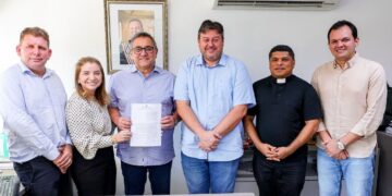 Iracema Vale participa de assinatura do ‘Mutirão Rua Nova’, que beneficiará Buriti, Belágua e Urbano Santos