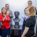 Alema homenageia professora Rosa Castro com busto e renomeação da Escola do Legislativo