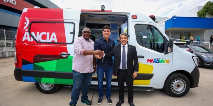 Deputado Osmar Filho entrega ambulância para reforço da Saúde em Olinda Nova do Maranhão