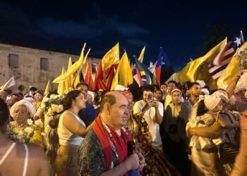 Carlos Brandão e Iracema Vale prestigiam a tradicional Procissão dos Orixás