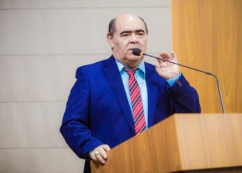 UM OPRESSOR ABUSIVO!