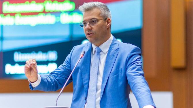 Neto Evangelista repreende e cobra autocontrole e inteligência emocional da oposição