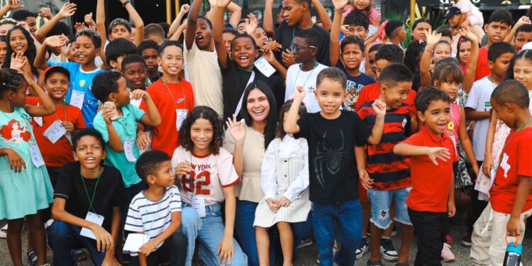 Osmar Filho e Clara Gomes levam mais de 350 crianças ao Circo Americano em São Luís