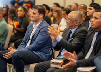 Orleans Brandão participa de encontro com pastores da Grande Ilha